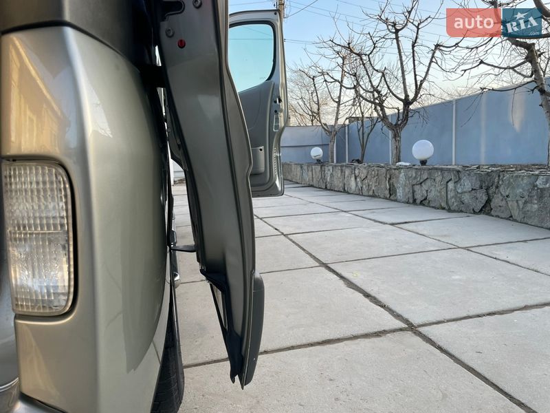 Минивэн Opel Vivaro 2010 в Хотине