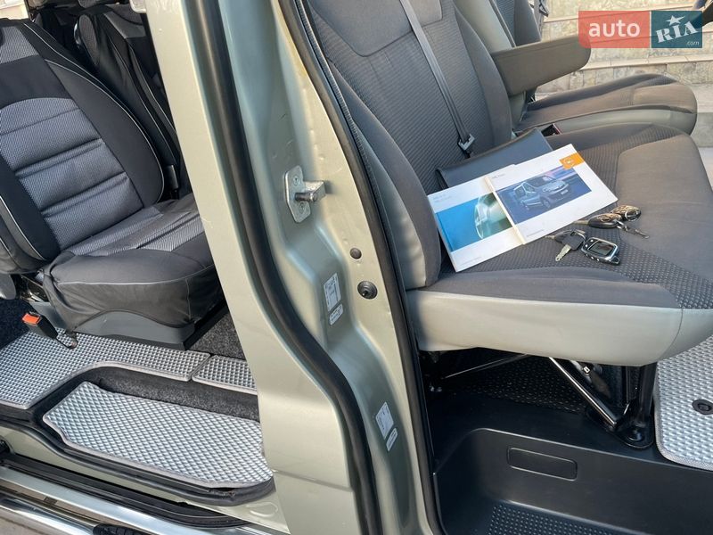 Минивэн Opel Vivaro 2010 в Хотине