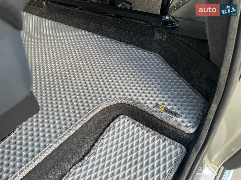 Минивэн Opel Vivaro 2010 в Хотине