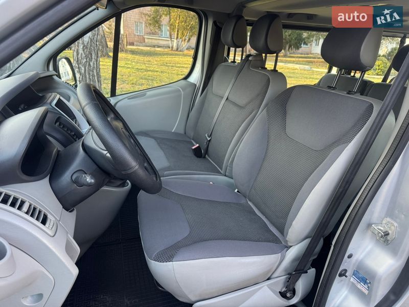 Минивэн Opel Vivaro 2011 в Луцке