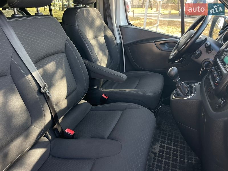 Минивэн Opel Vivaro 2017 в Черновцах