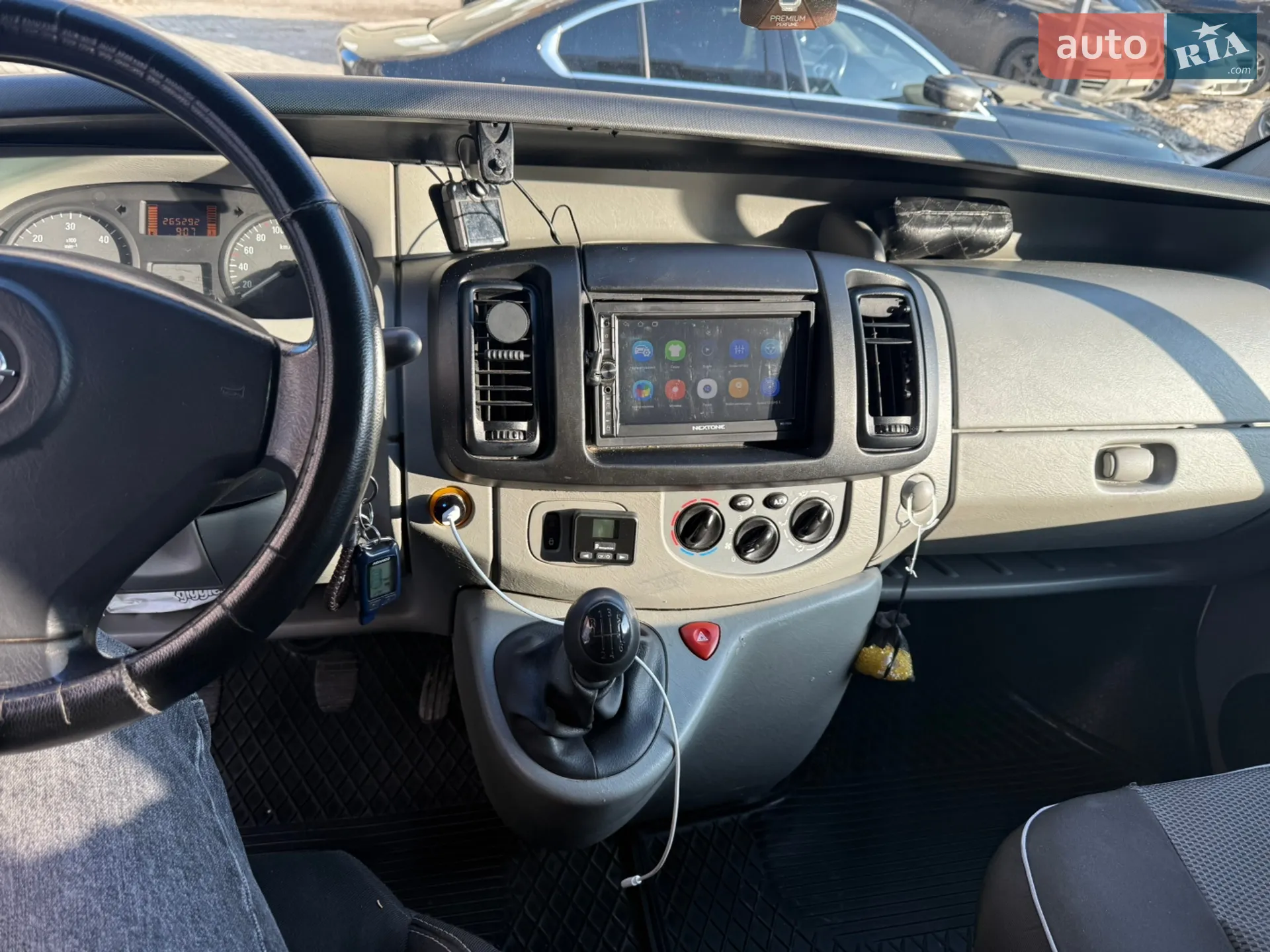 2010 Opel Vivaro - мініатюра 10