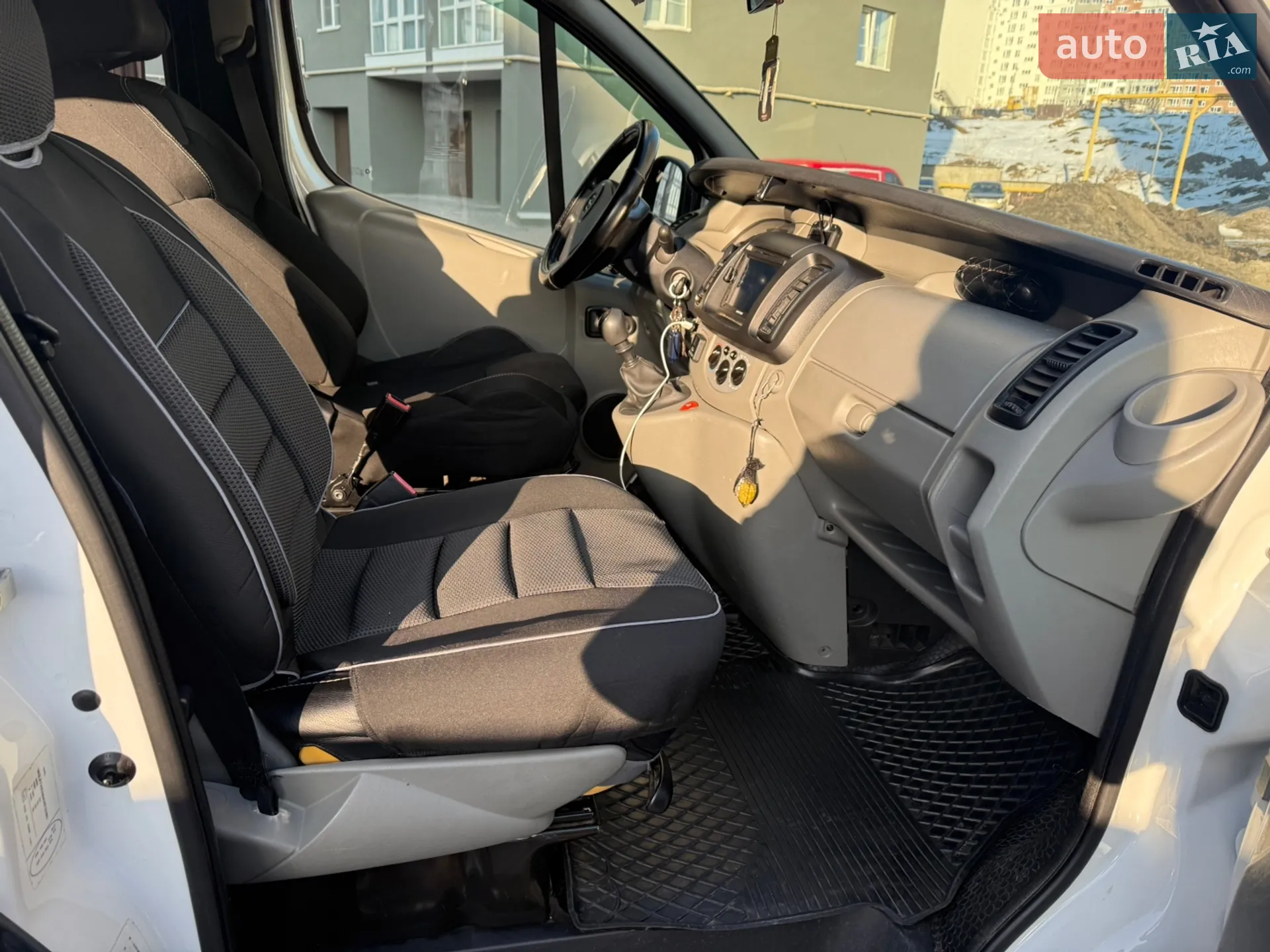 2010 Opel Vivaro - мініатюра 15