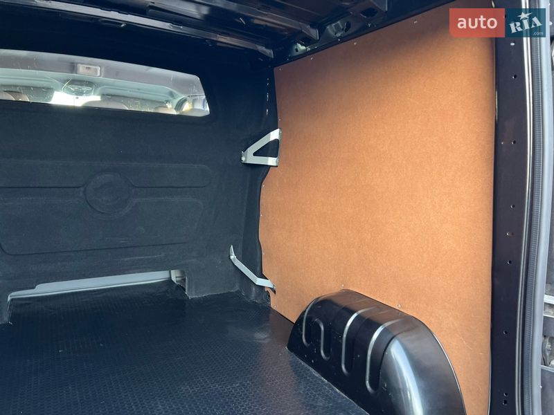 Мінівен Opel Vivaro 2013 в Рівному