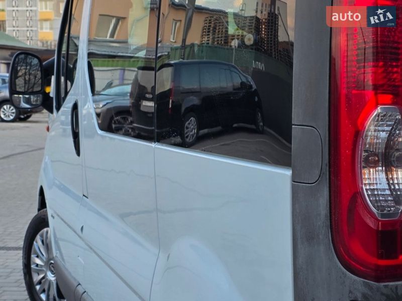 Минивэн Opel Vivaro 2011 в Ровно
