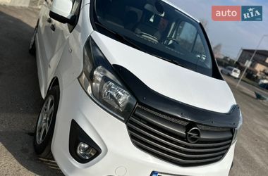 Мінівен Opel Vivaro 2015 в Сарнах
