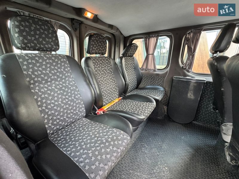 Мінівен Opel Vivaro 2003 в Луцьку