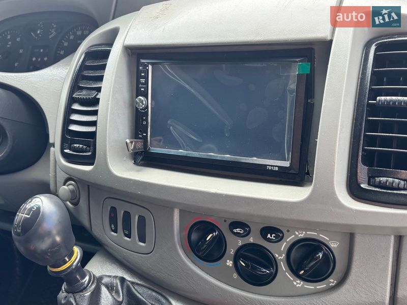 Мінівен Opel Vivaro 2005 в Чернівцях