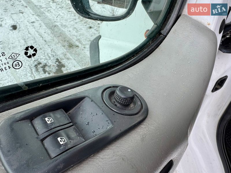Грузовой фургон Opel Vivaro 2005 в Киеве фото 11 Грузовой фургон Opel Vivaro 2005 в Киеве