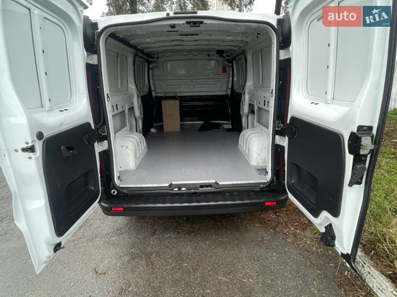 Вантажопасажирський фургон Opel Vivaro 2015 в Києві