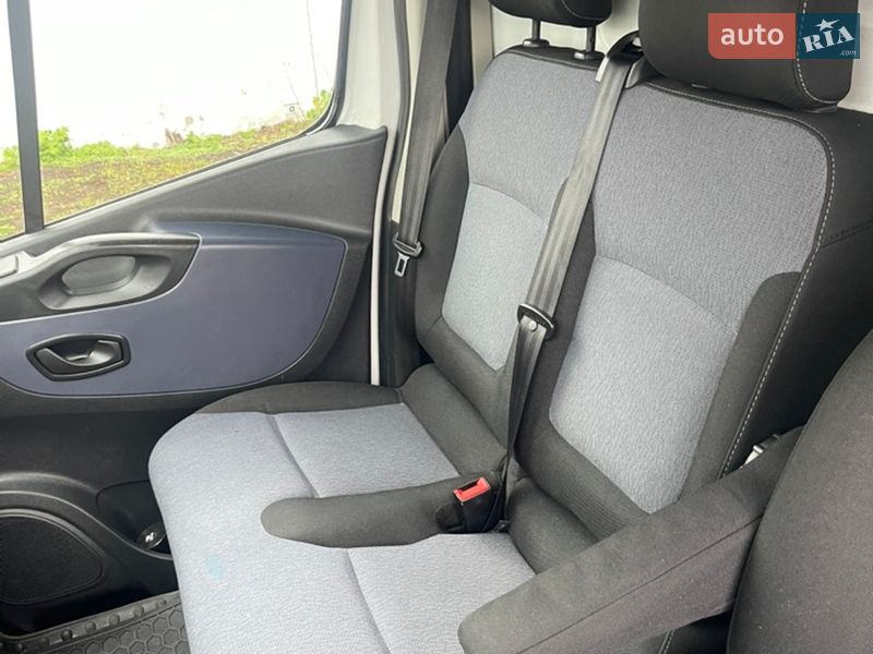 Вантажопасажирський фургон Opel Vivaro 2015 в Києві