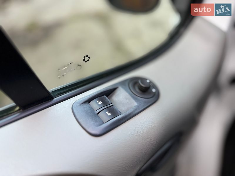 Грузовой фургон Opel Vivaro 2013 в Киеве