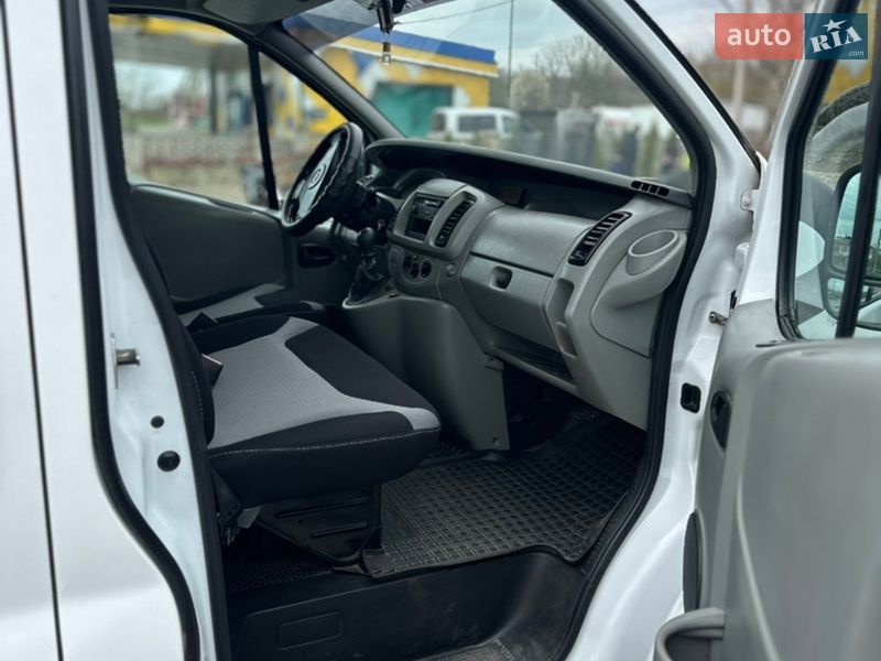 Минивэн Opel Vivaro 2006 в Ямполе