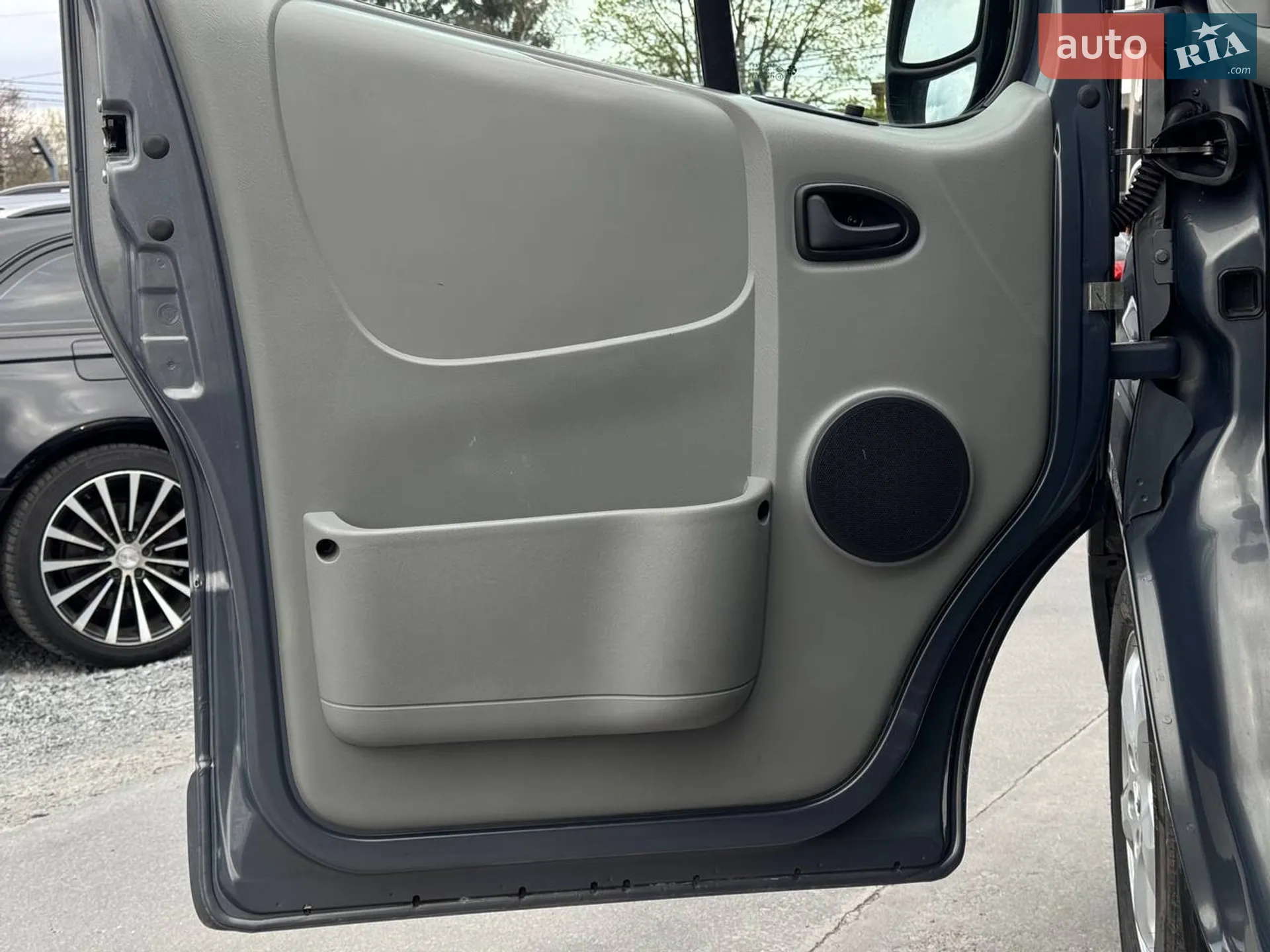 2010 Opel Vivaro - мініатюра 10