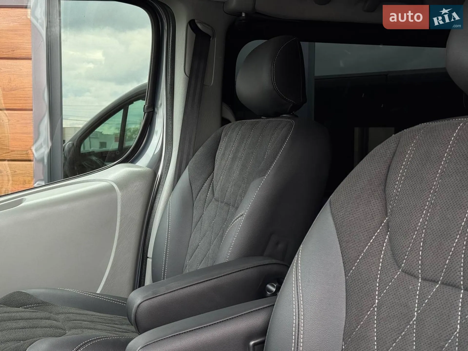 2010 Opel Vivaro - мініатюра 16