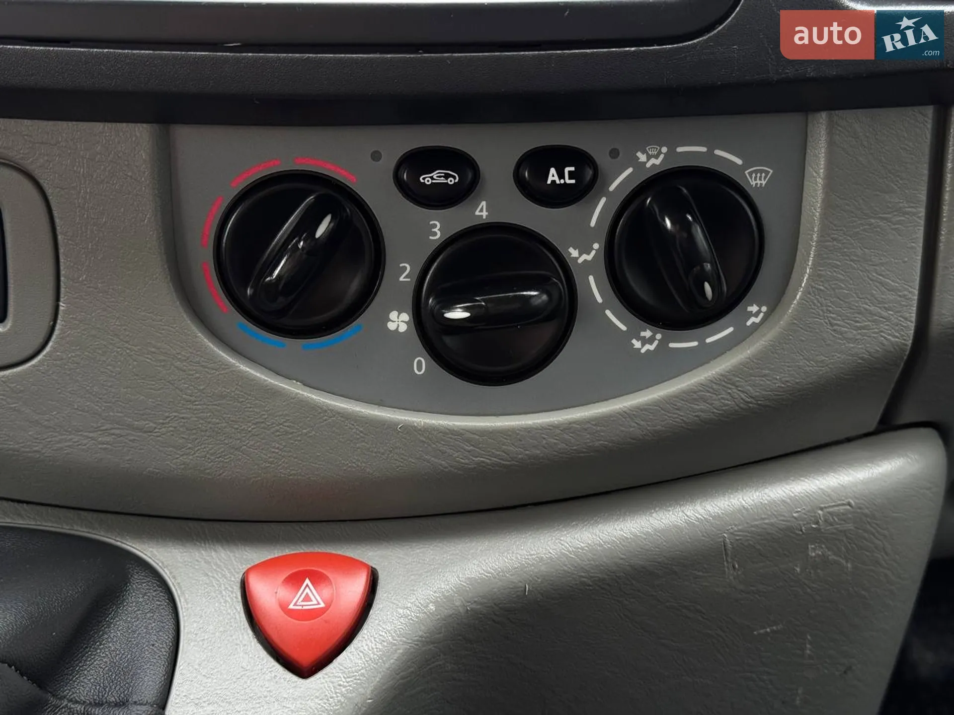 2010 Opel Vivaro - мініатюра 29