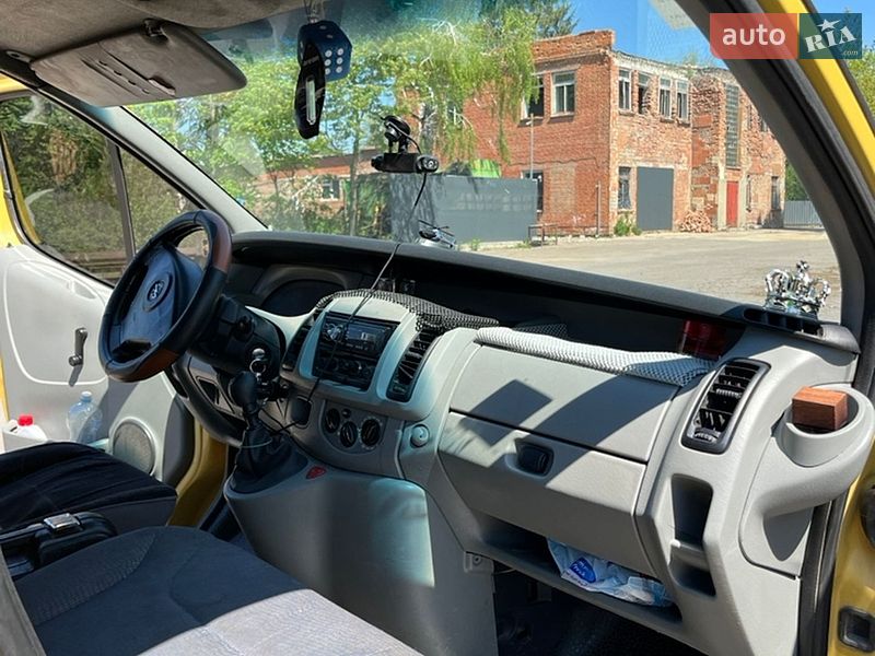 Грузовой фургон Opel Vivaro 2006 в Литине