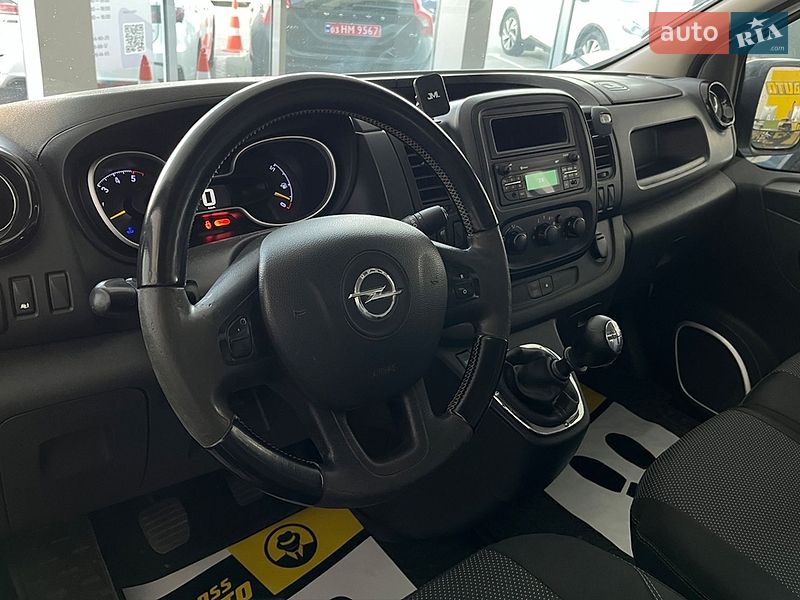 Грузопассажирский фургон Opel Vivaro 2015 в Львове