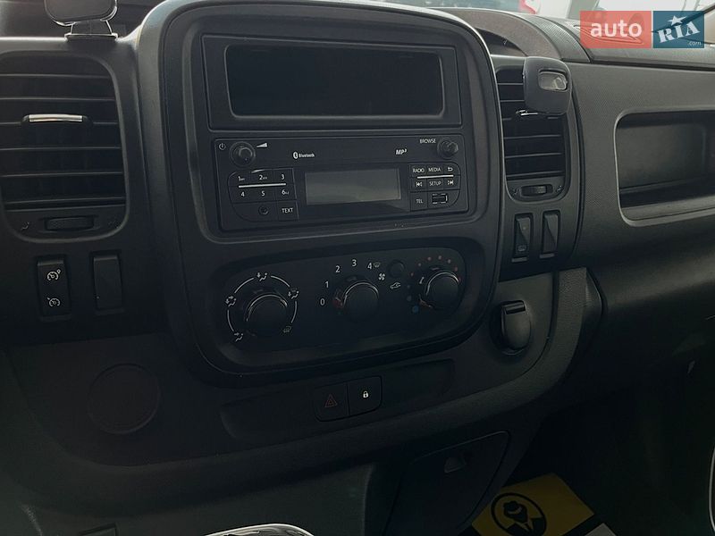 Грузопассажирский фургон Opel Vivaro 2015 в Львове