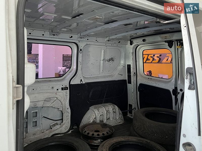 Грузопассажирский фургон Opel Vivaro 2015 в Львове