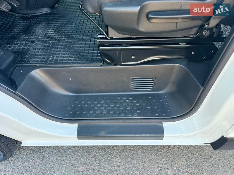 Минивэн Opel Vivaro 2018 в Киеве фото 40 Минивэн Opel Vivaro 2018 в Киеве