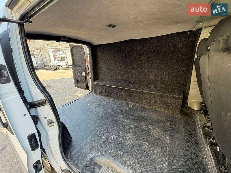 Грузовой фургон Opel Vivaro 2007 в Киеве фото 8 Грузовой фургон Opel Vivaro 2007 в Киеве