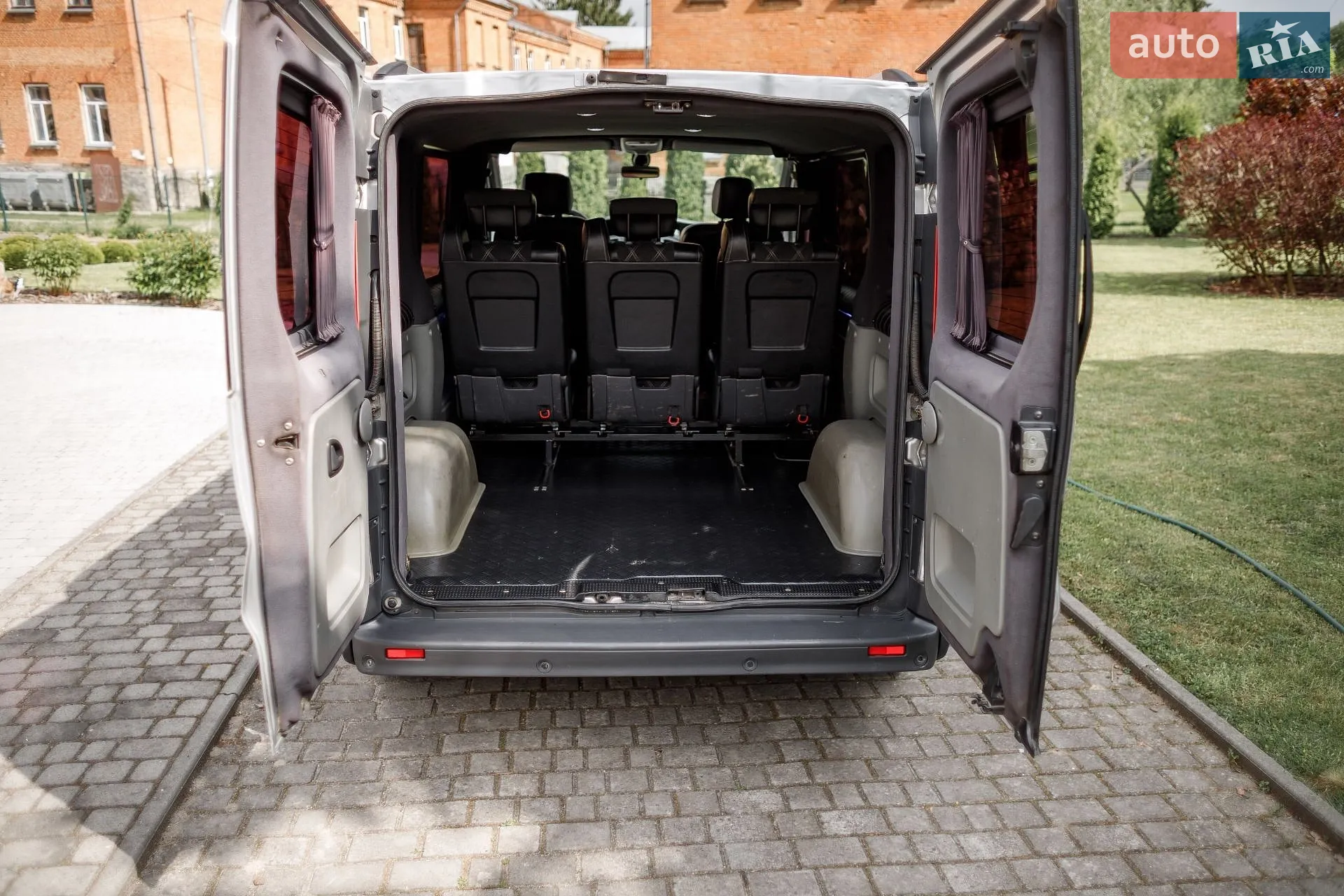 2010 Opel Vivaro - мініатюра 28