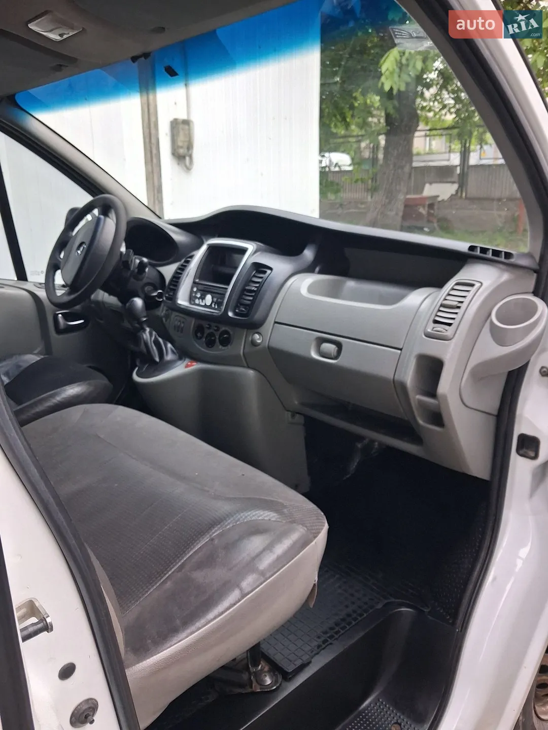2010 Opel Vivaro - мініатюра 12
