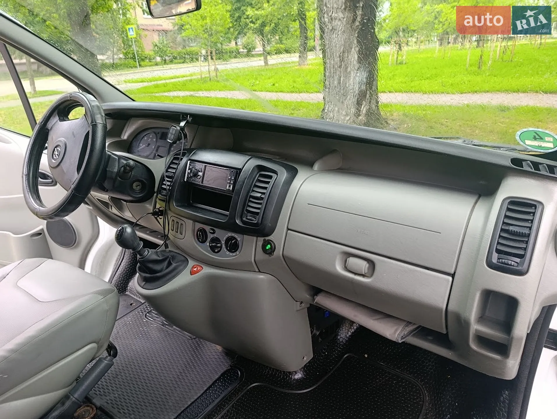 2010 Opel Vivaro - мініатюра 11