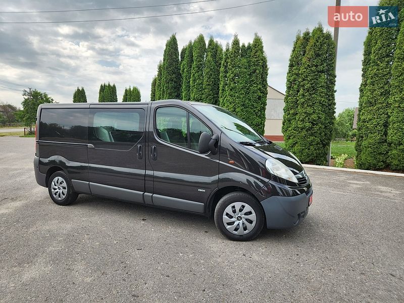 Грузопассажирский фургон Opel Vivaro 2014 в Дубно