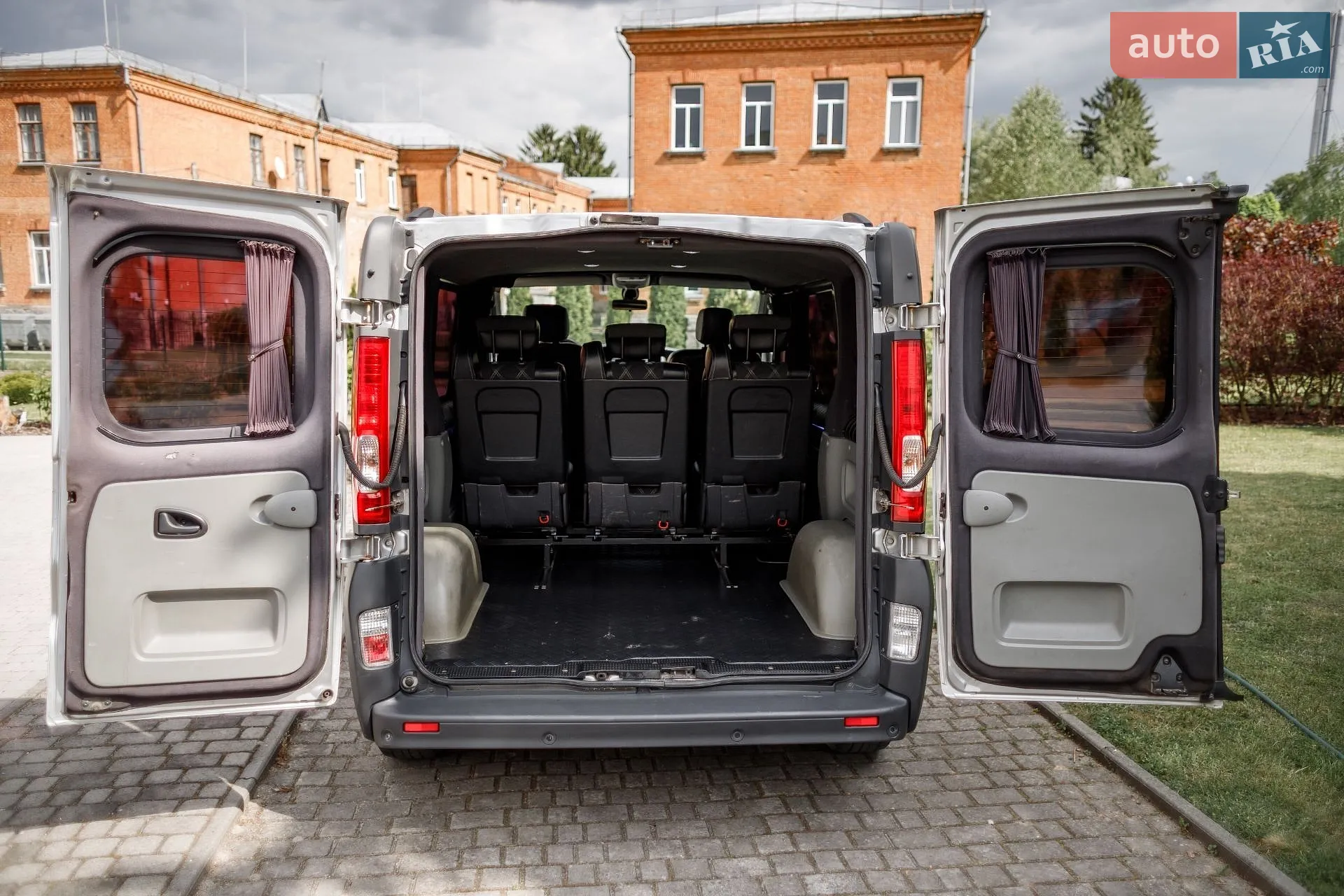 2010 Opel Vivaro - мініатюра 30