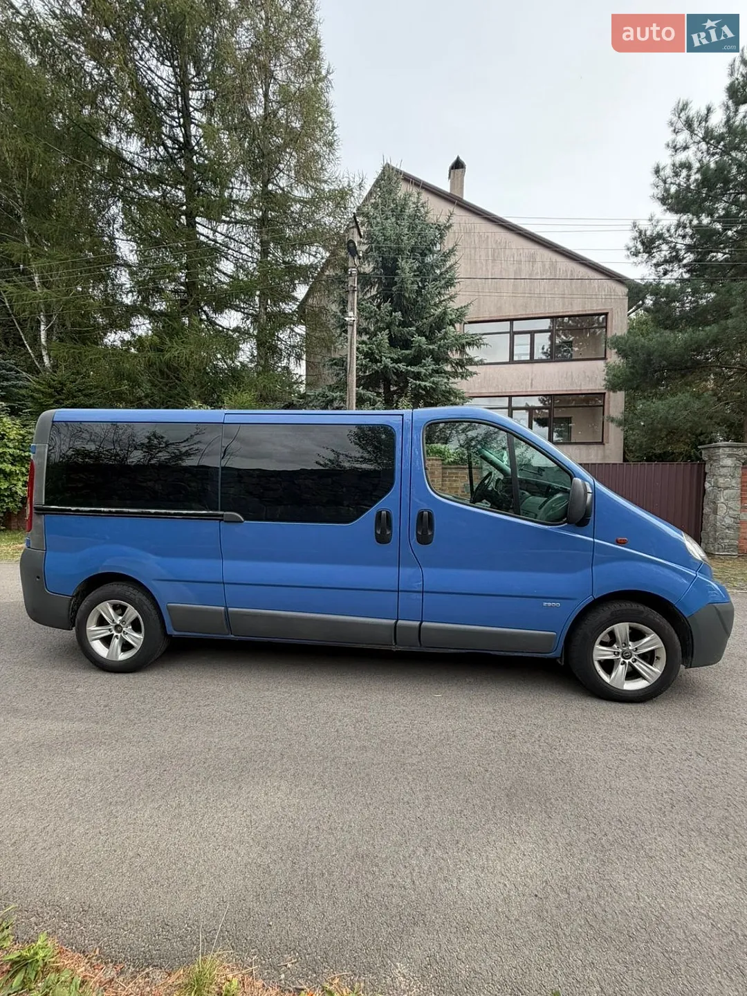 2010 Opel Vivaro - мініатюра 2
