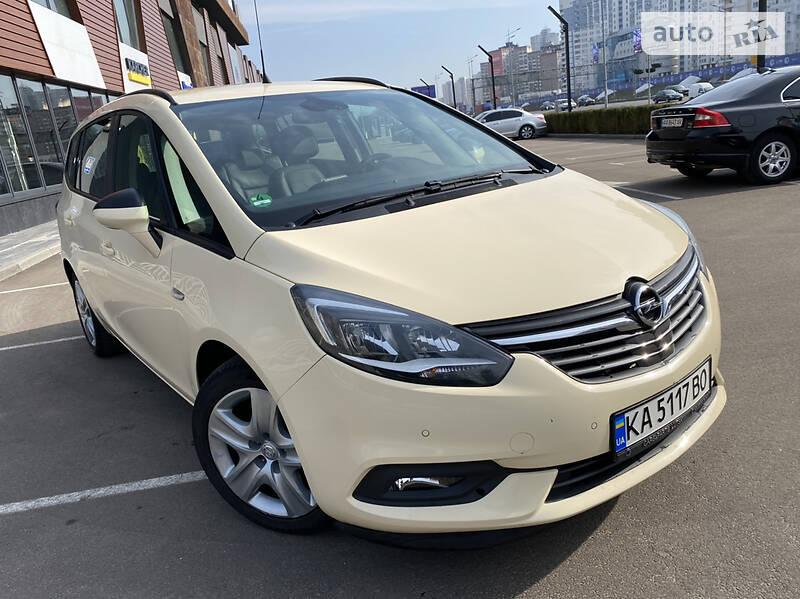 Минивэн Opel Zafira Tourer 2018 в Киеве