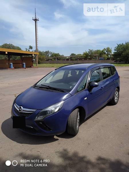 Минивэн Opel Zafira Tourer 2012 в 