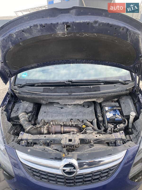 Мінівен Opel Zafira Tourer 2014 в Летичіві