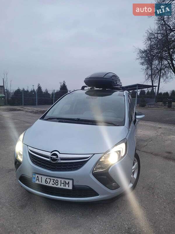 Минивэн Opel Zafira Tourer 2014 в 