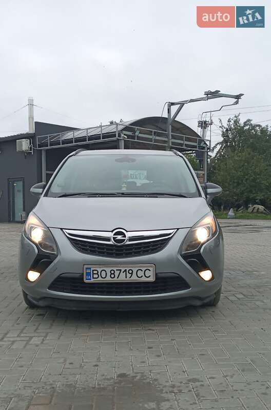 Opel Zafira Tourer 2012