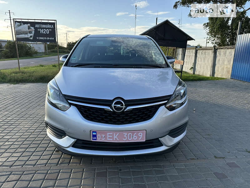 Минивэн Opel Zafira Tourer 2017 в Раздельной