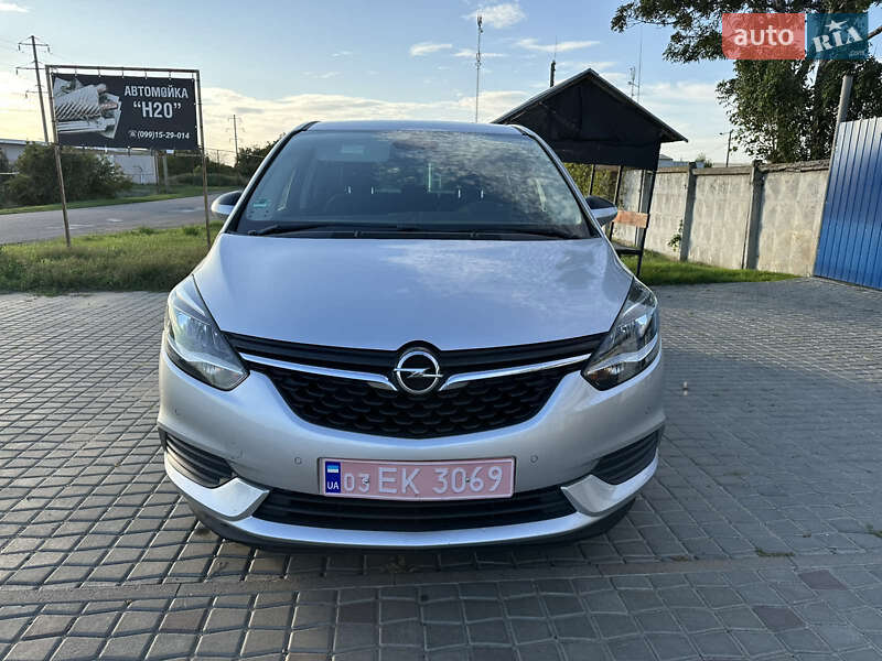 Минивэн Opel Zafira Tourer 2017 в Раздельной