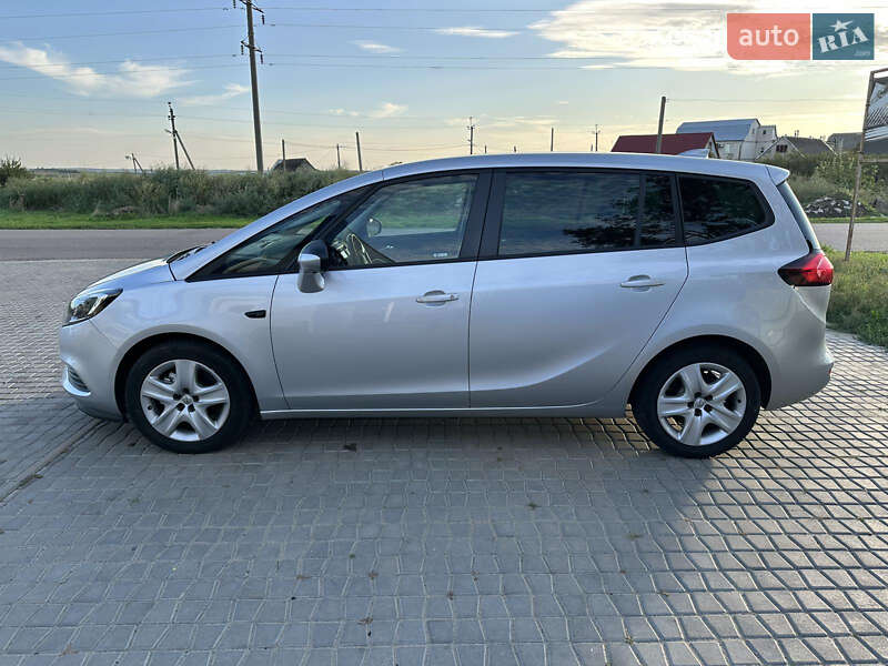 Минивэн Opel Zafira Tourer 2017 в Раздельной