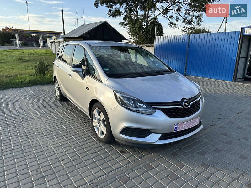 Минивэн Opel Zafira Tourer 2017 в Раздельной