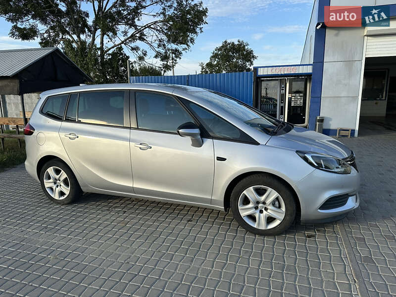 Минивэн Opel Zafira Tourer 2017 в Раздельной