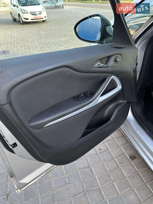 Минивэн Opel Zafira Tourer 2017 в Раздельной