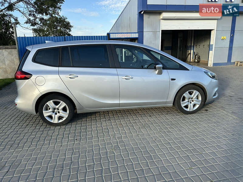Минивэн Opel Zafira Tourer 2017 в Раздельной