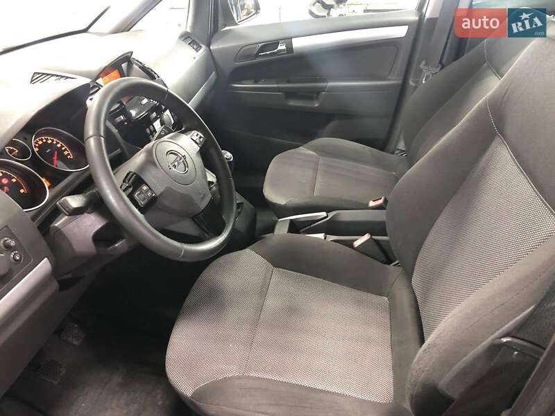 Минивэн Opel Zafira Tourer 2010 в Киеве