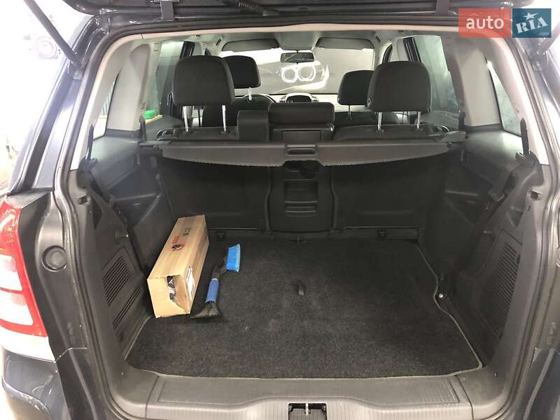 Минивэн Opel Zafira Tourer 2010 в Киеве