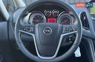 Минивэн Opel Zafira Tourer 2012 в 