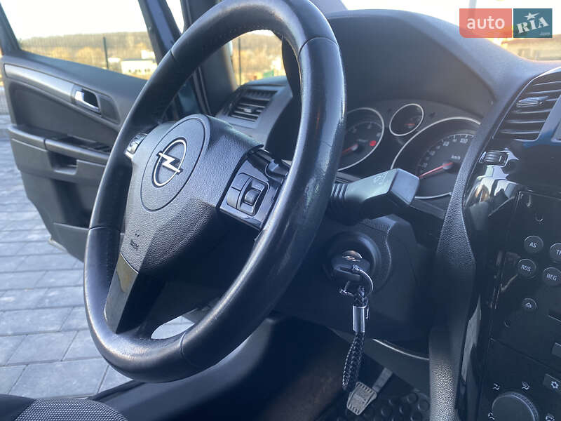Минивэн Opel Zafira Tourer 2013 в Трускавце