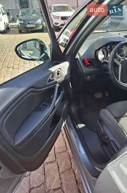 Микровэн Opel Zafira Tourer 2015 в 