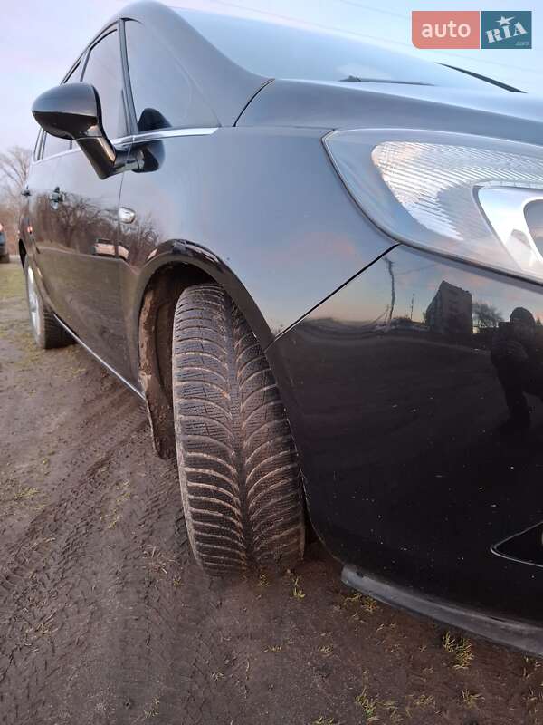 Мінівен Opel Zafira Tourer 2015 в Ізяславі